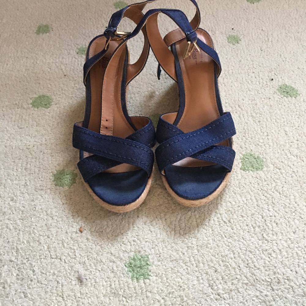 Blue bass platforms